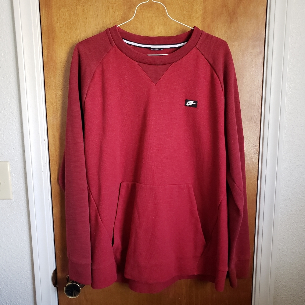 Nike crewneck sweatshirt w front pocket